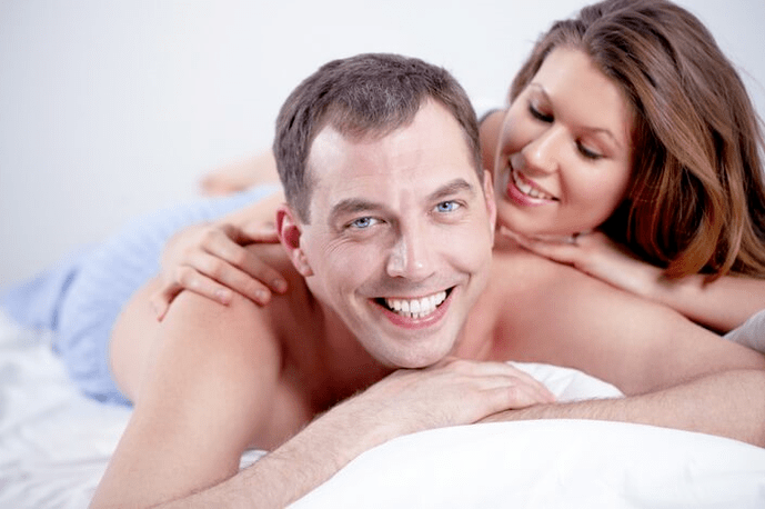 Uomo e donna a letto